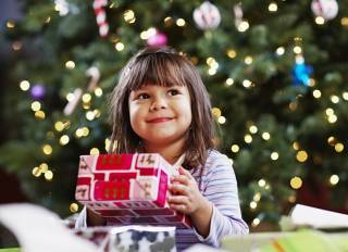 Что положить детям под елку в 2019 году? Топ-5 подарков на Новый год